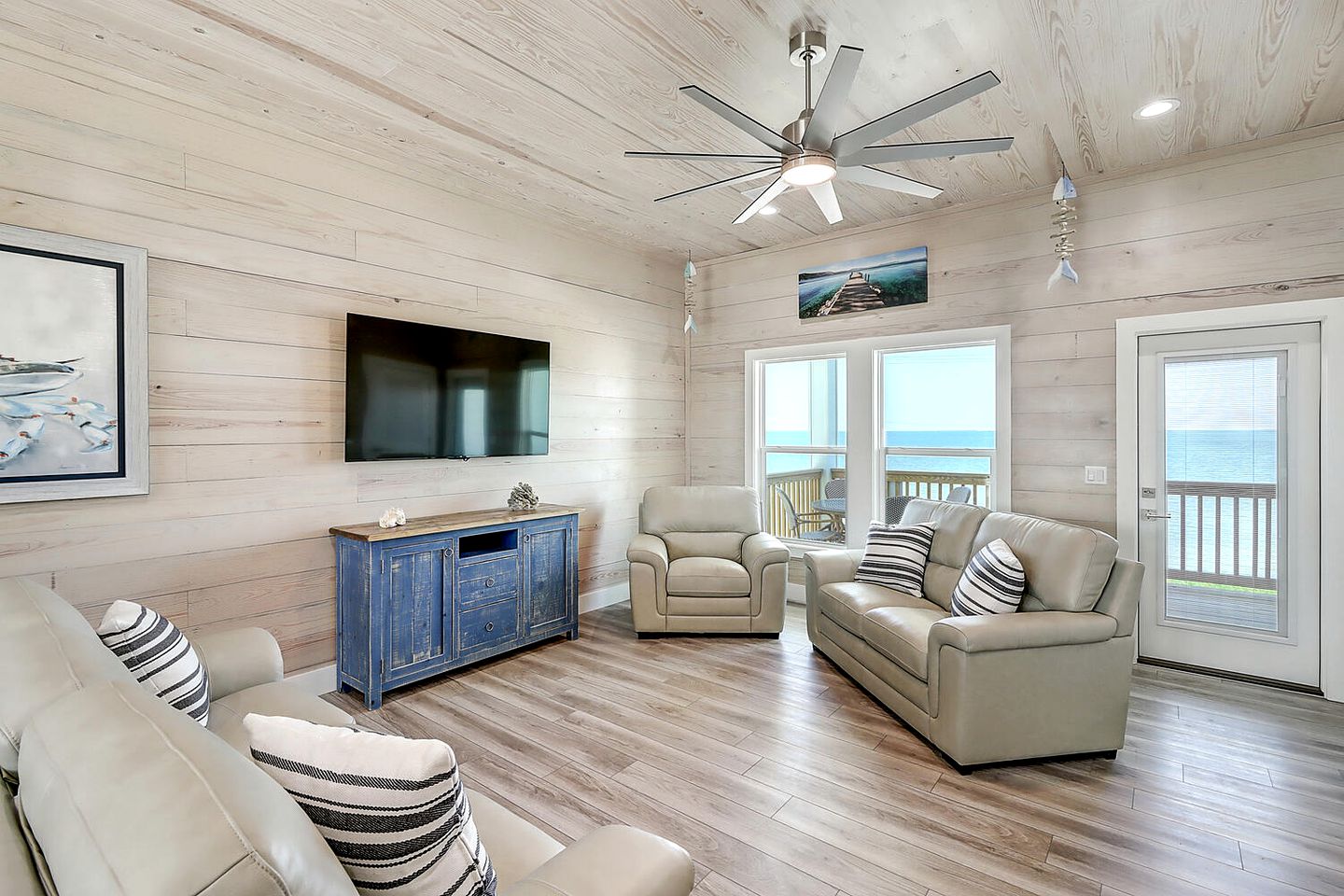 Beachfront House with Jacuzzi, Pool and Stunning Sunset Views in Fulton, Texas