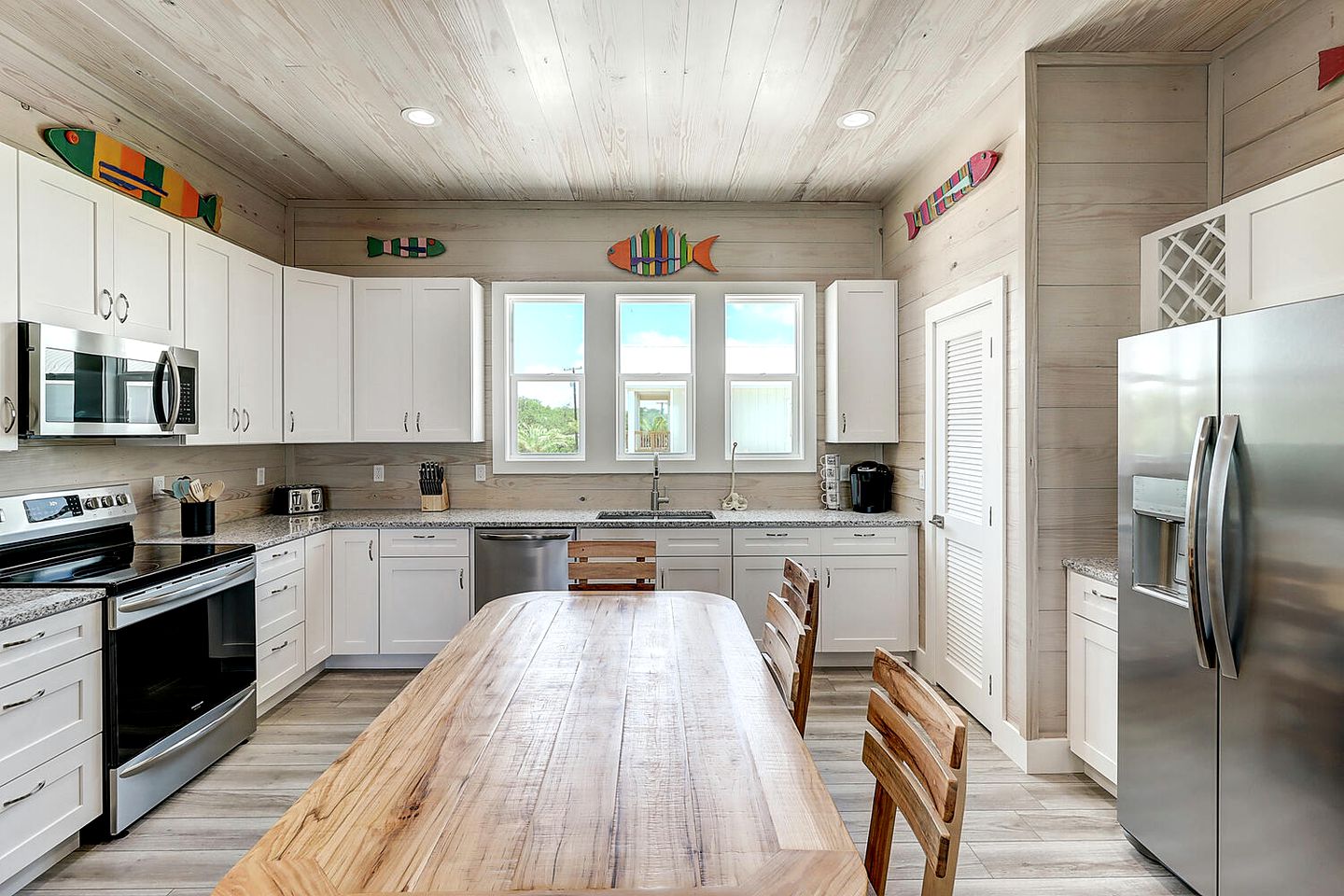 Beachfront House with Jacuzzi, Pool and Stunning Sunset Views in Fulton, Texas