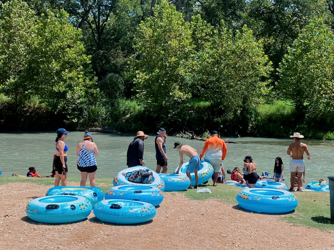 Fun-Filled Glamping Adventure by the San Marcos River: Luxurious Safari Tent near Kingsbury, Texas, Perfect for Families