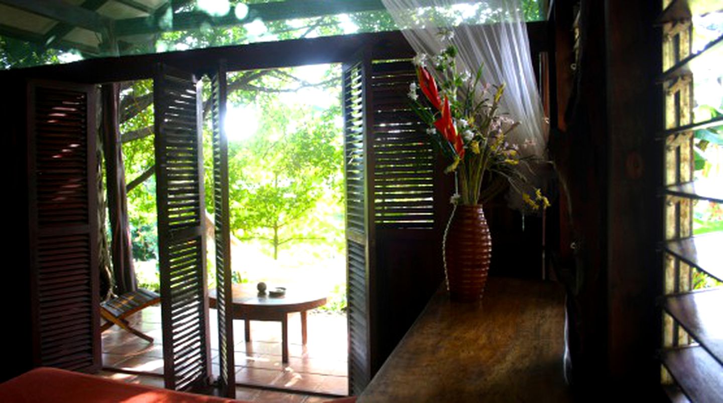 Tropical Bungalow Accommodation for a Getaway in Santa Teresa, Costa Rica