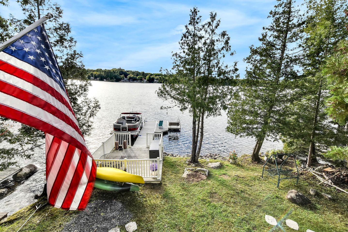 Charming, Pet Friendly Lakefront Cabin in Belgrade, Maine, Perfect for a Weekend Getaway with Friends
