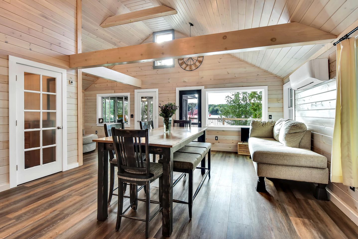 Charming, Pet Friendly Lakefront Cabin in Belgrade, Maine, Perfect for a Weekend Getaway with Friends