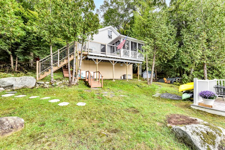Cabins (United States of America, Belgrade, Maine)