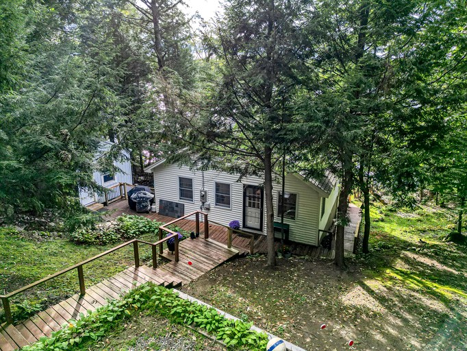 Cabins (United States of America, Belgrade, Maine)