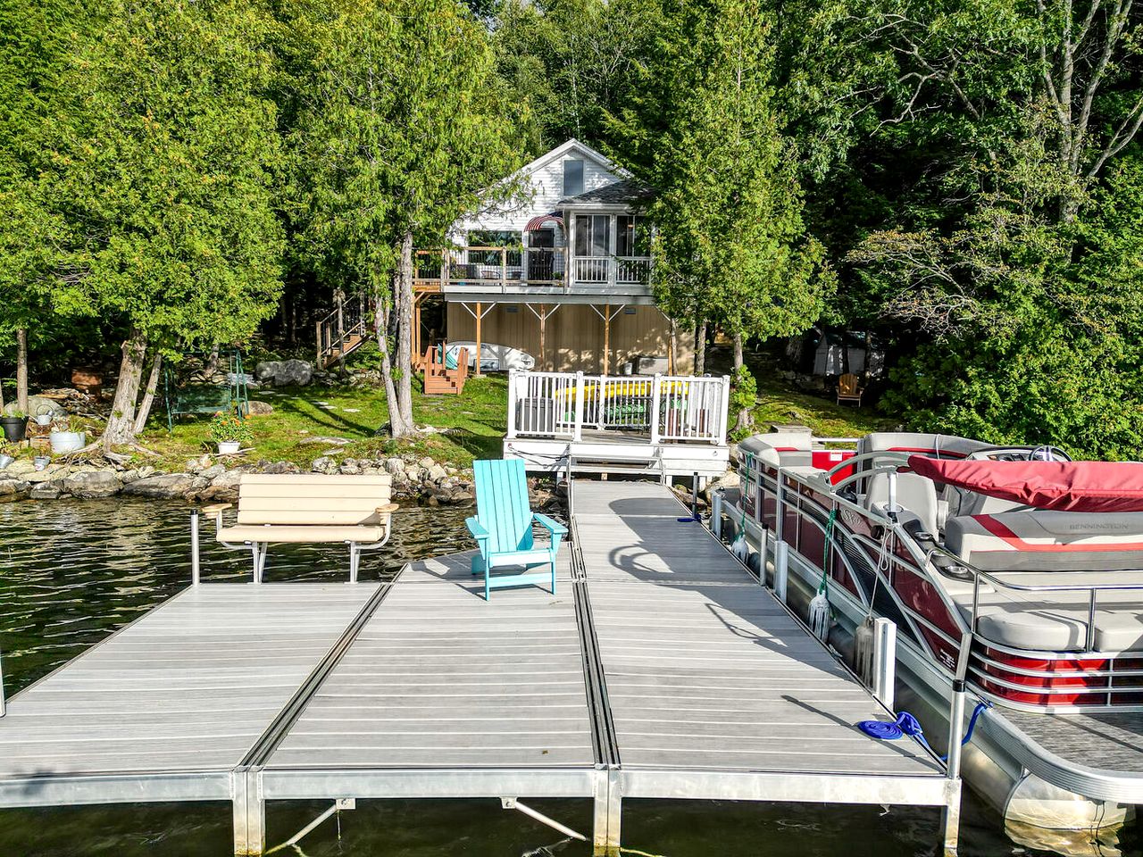 Charming, Pet Friendly Lakefront Cabin in Belgrade, Maine, Perfect for a Weekend Getaway with Friends