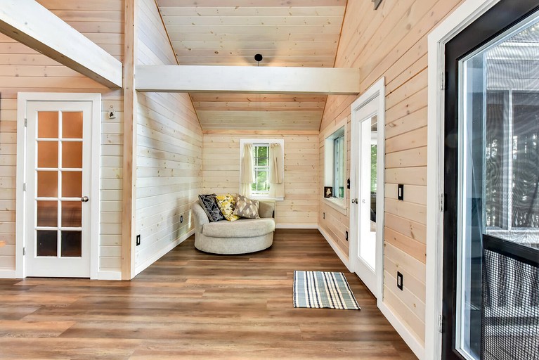 Cabins (United States of America, Belgrade, Maine)