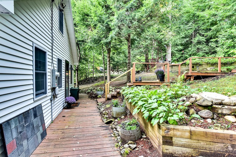 Cabins (United States of America, Belgrade, Maine)