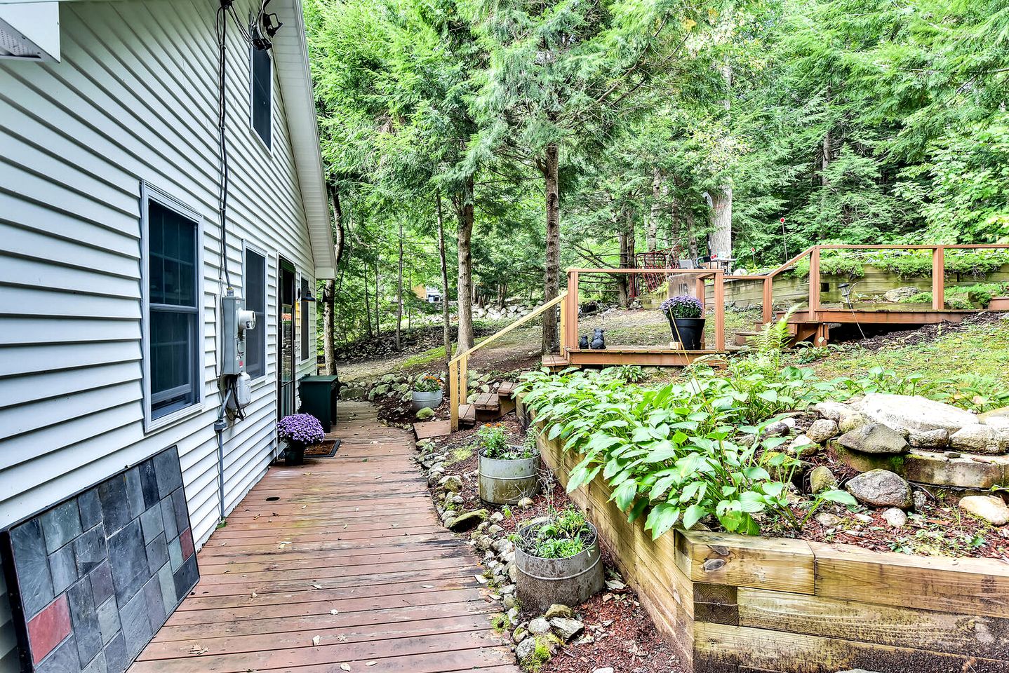 Charming, Pet Friendly Lakefront Cabin in Belgrade, Maine, Perfect for a Weekend Getaway with Friends