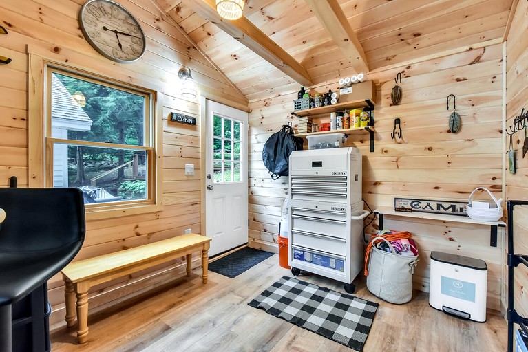 Cabins (United States of America, Belgrade, Maine)