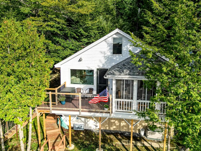 Cabins (United States of America, Belgrade, Maine)