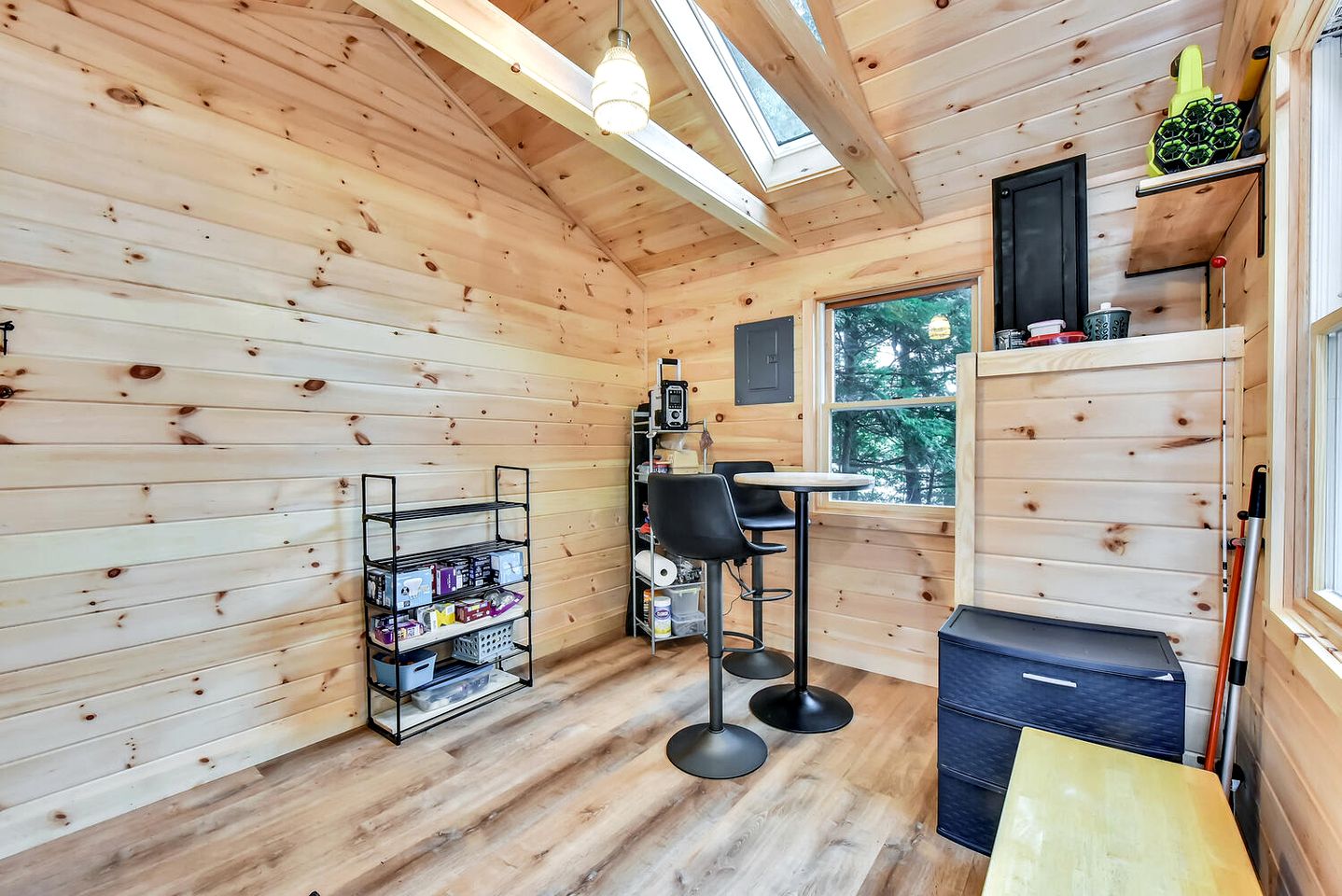 Charming, Pet Friendly Lakefront Cabin in Belgrade, Maine, Perfect for a Weekend Getaway with Friends