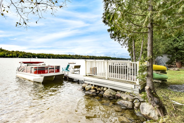 Cabins (United States of America, Belgrade, Maine)