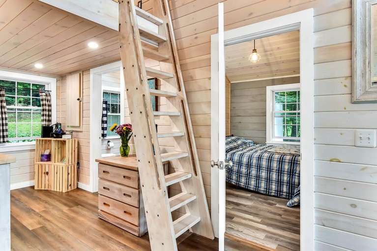 Cabins (United States of America, Belgrade, Maine)