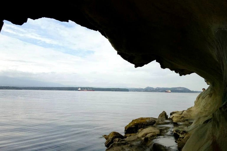 Nature Lodges (Gabriola Island, British Columbia, Canada)