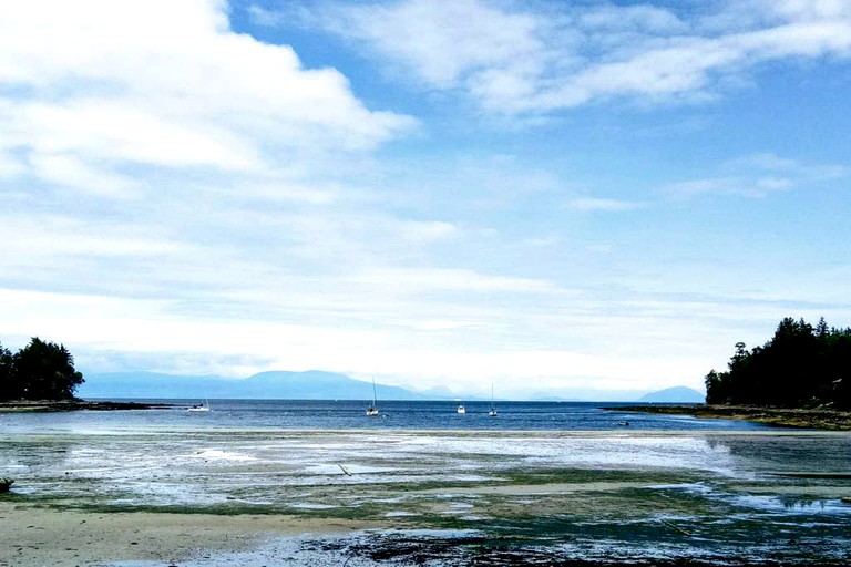 Nature Lodges (Gabriola Island, British Columbia, Canada)