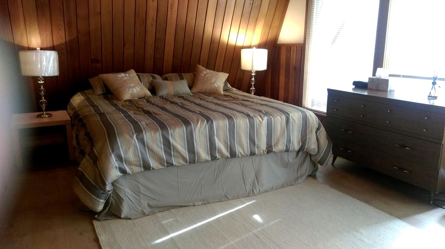 Charming Room in Vacation Rental near Nanaimo, British Columbia