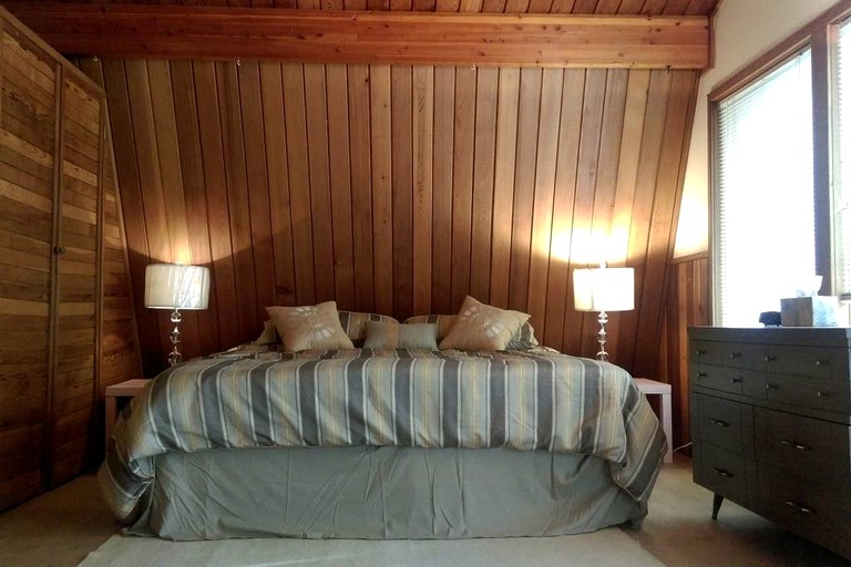 Nature Lodges (Gabriola Island, British Columbia, Canada)