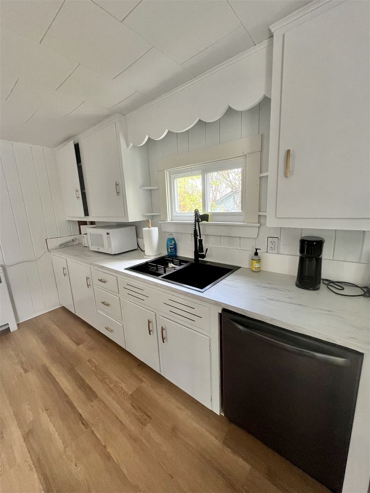 Impressive Cottage Surrounded by Trees in Bridgton, Maine