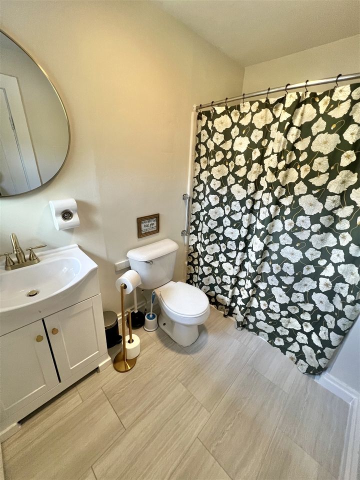 Impressive Cottage Surrounded by Trees in Bridgton, Maine