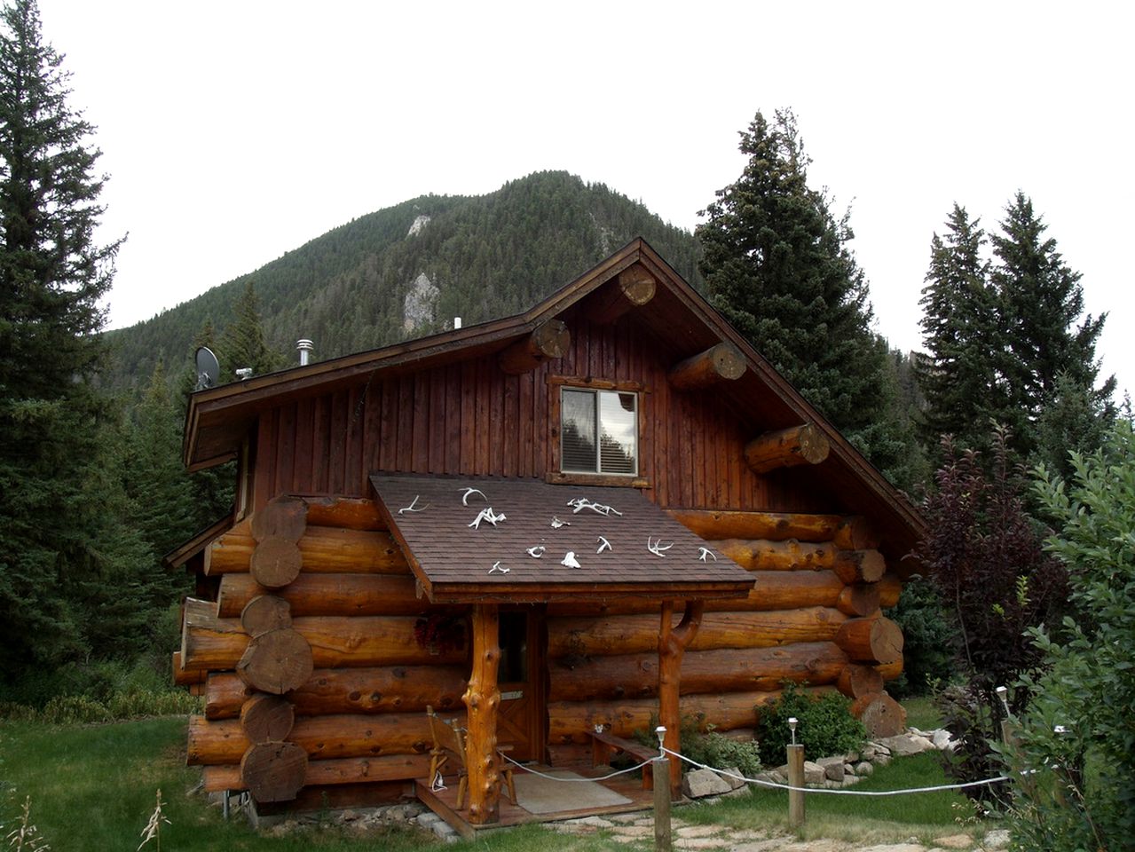 Secluded Log Cabin with Private Access to Gallatin River, Big Sky