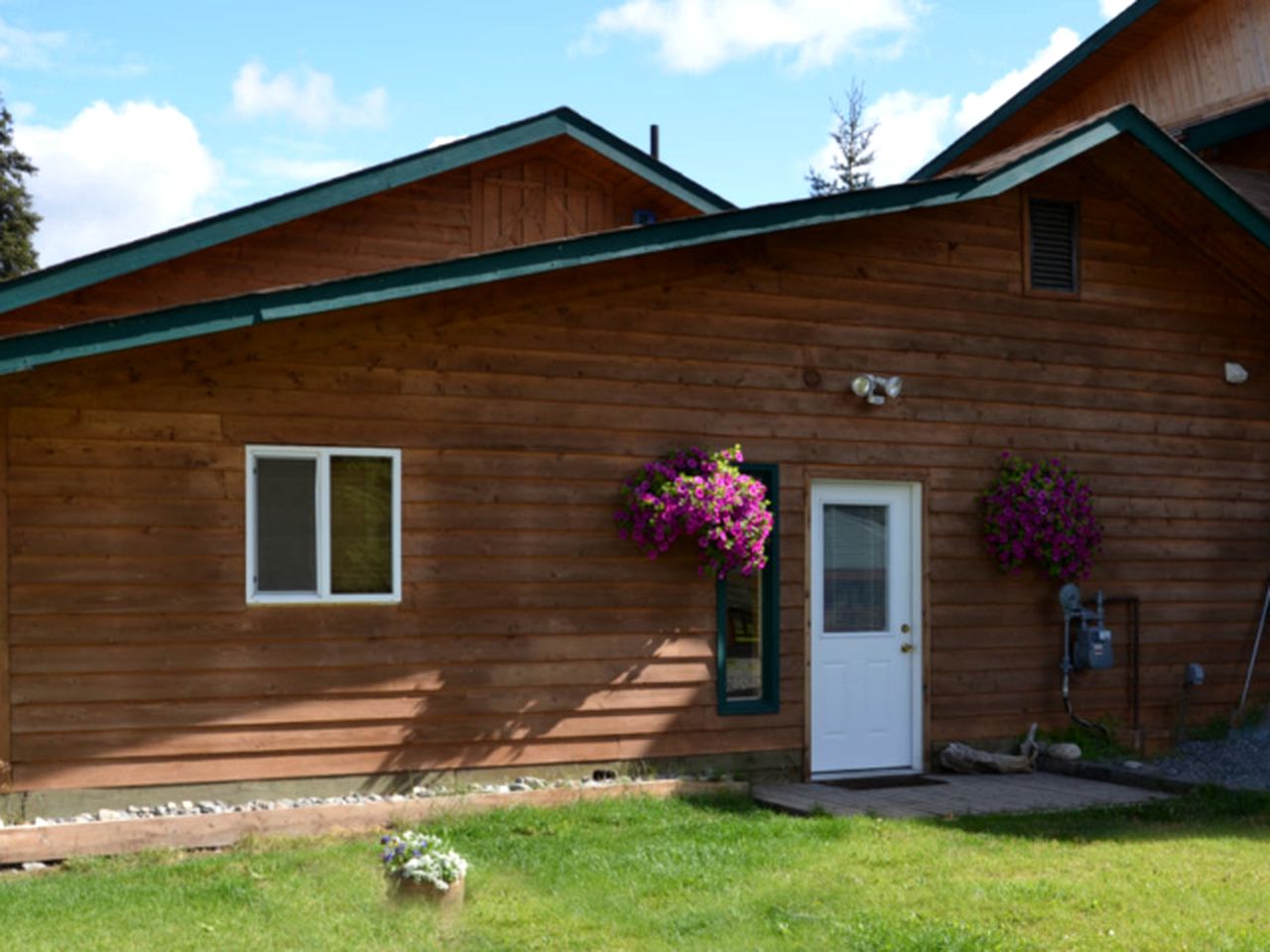 Waterfront Cabin Rental for a Getaway on the Kenai Peninsula in Kasilof, Alaska