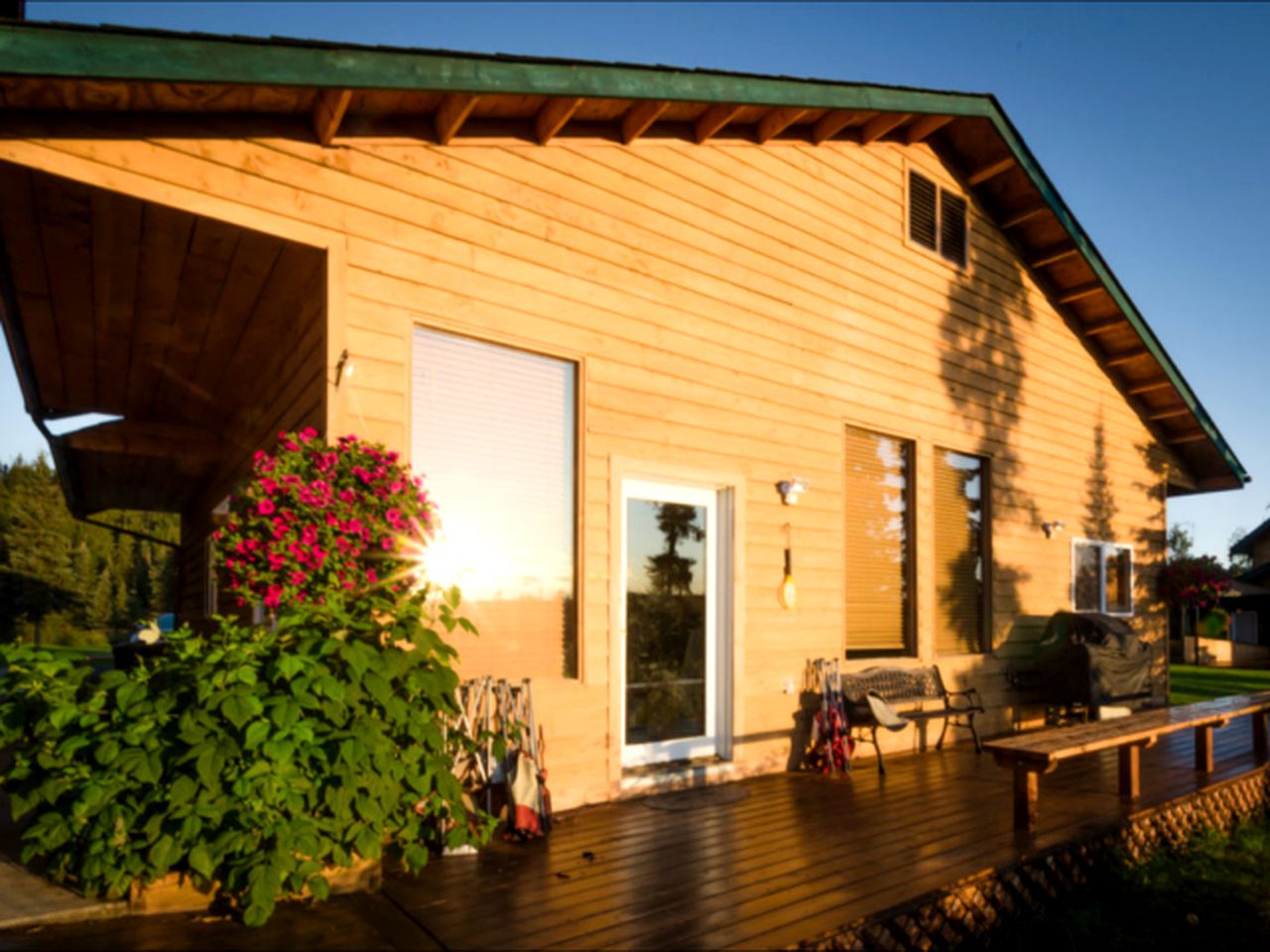 Waterfront Cabin Rental for a Getaway on the Kenai Peninsula in Kasilof, Alaska