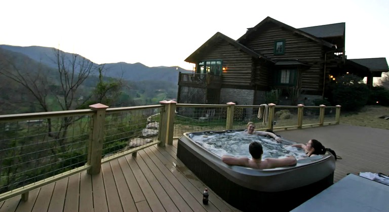 Romantic Vacation Getaway in a Hillside Lodge near Asheville in Leicester, North Carolina | Nature Lodges (Leicester, North Carolina, United States of