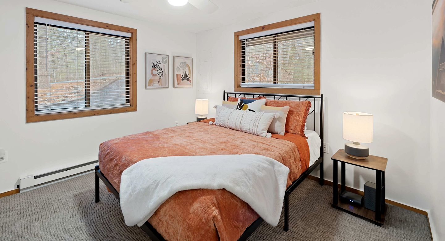 Beautiful Dog-Friendly Cabin with Game Room and Fire Pit, Nestled in the Beautiful Shenandoah Valley in Basye, Virginia