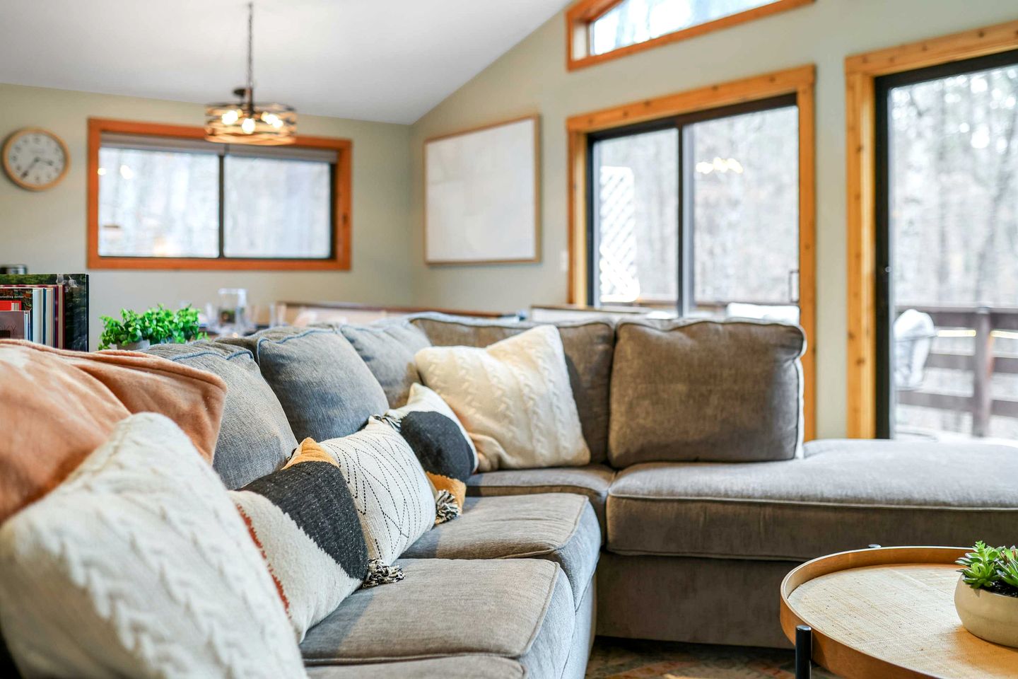 Beautiful Dog-Friendly Cabin with Game Room and Fire Pit, Nestled in the Beautiful Shenandoah Valley in Basye, Virginia