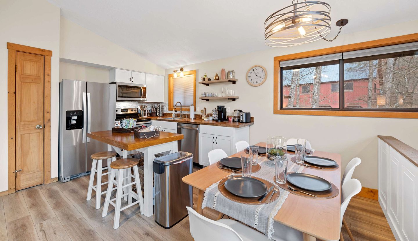 Beautiful Dog-Friendly Cabin with Game Room and Fire Pit, Nestled in the Beautiful Shenandoah Valley in Basye, Virginia