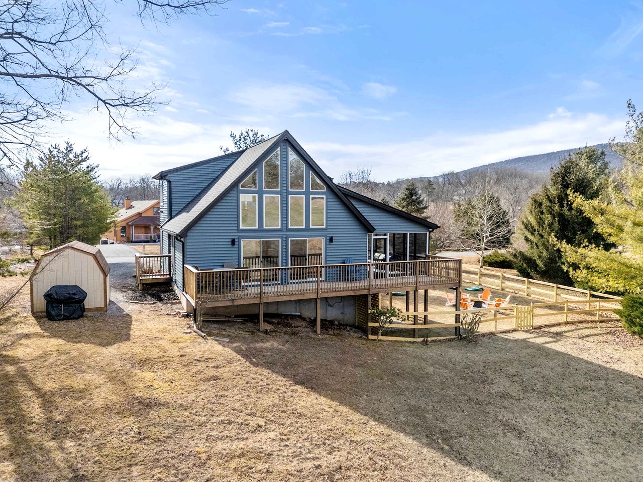 Bright Mountain Cabin with Game Room & Golf Course Views Near Hedgesville, West Virginia