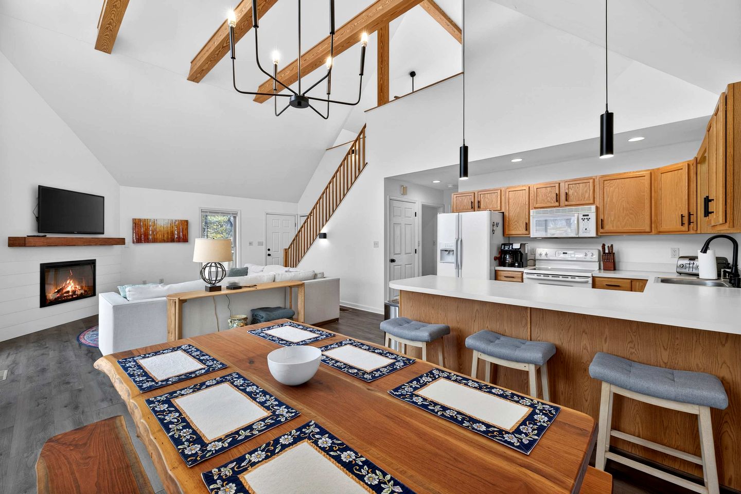 Bright Mountain Cabin with Game Room & Golf Course Views Near Hedgesville, West Virginia