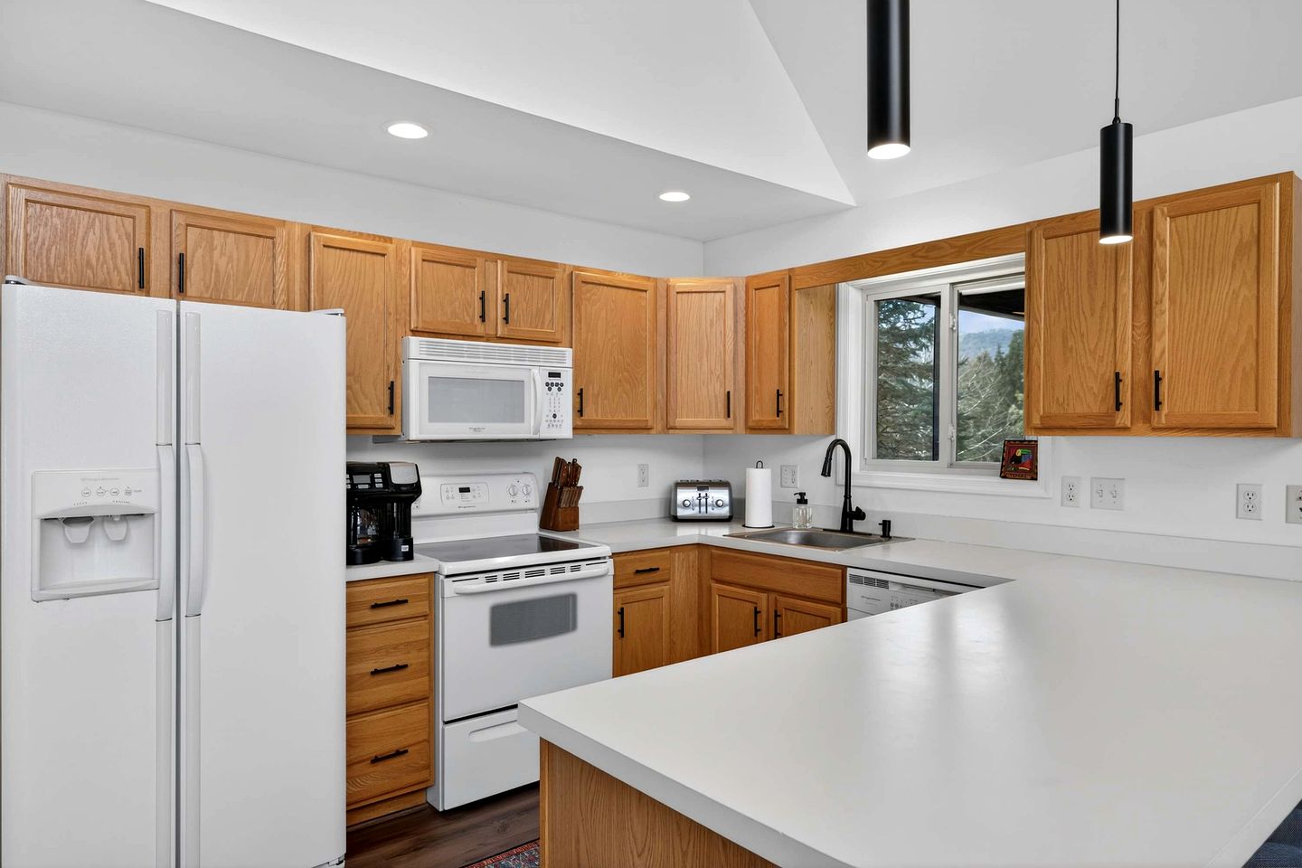 Bright Mountain Cabin with Game Room & Golf Course Views Near Hedgesville, West Virginia