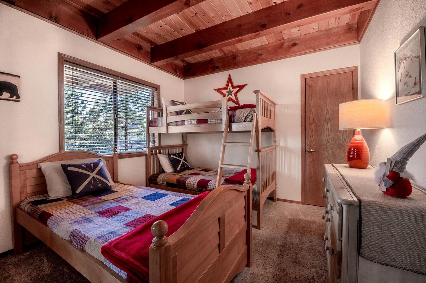 Charming Cabin with Outdoor Jacuzzi, Spa Bath and Game Room in California