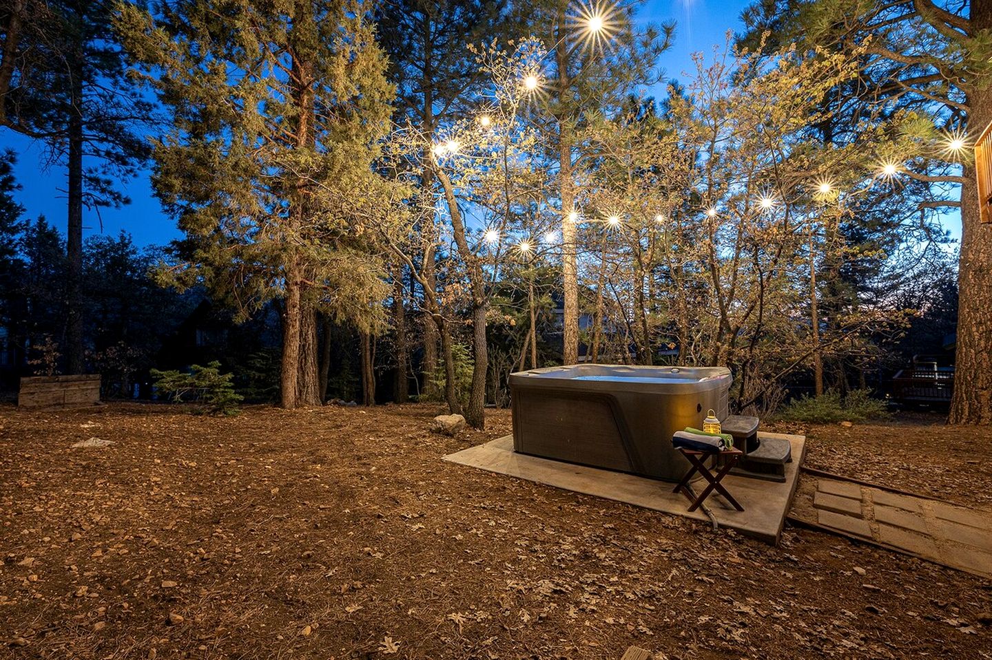 Charming Cabin with Outdoor Jacuzzi, Spa Bath and Game Room in California