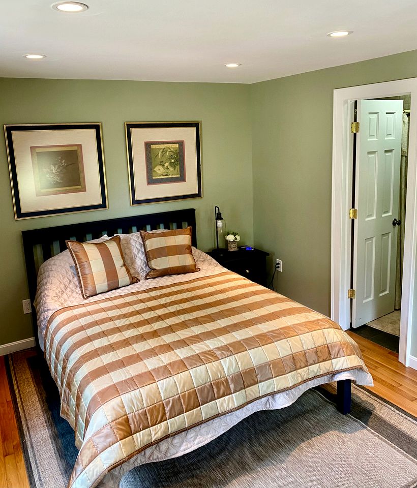 Stay in a Private Ensuite at a Historic Colonial Guest House in Voluntown, Connecticut