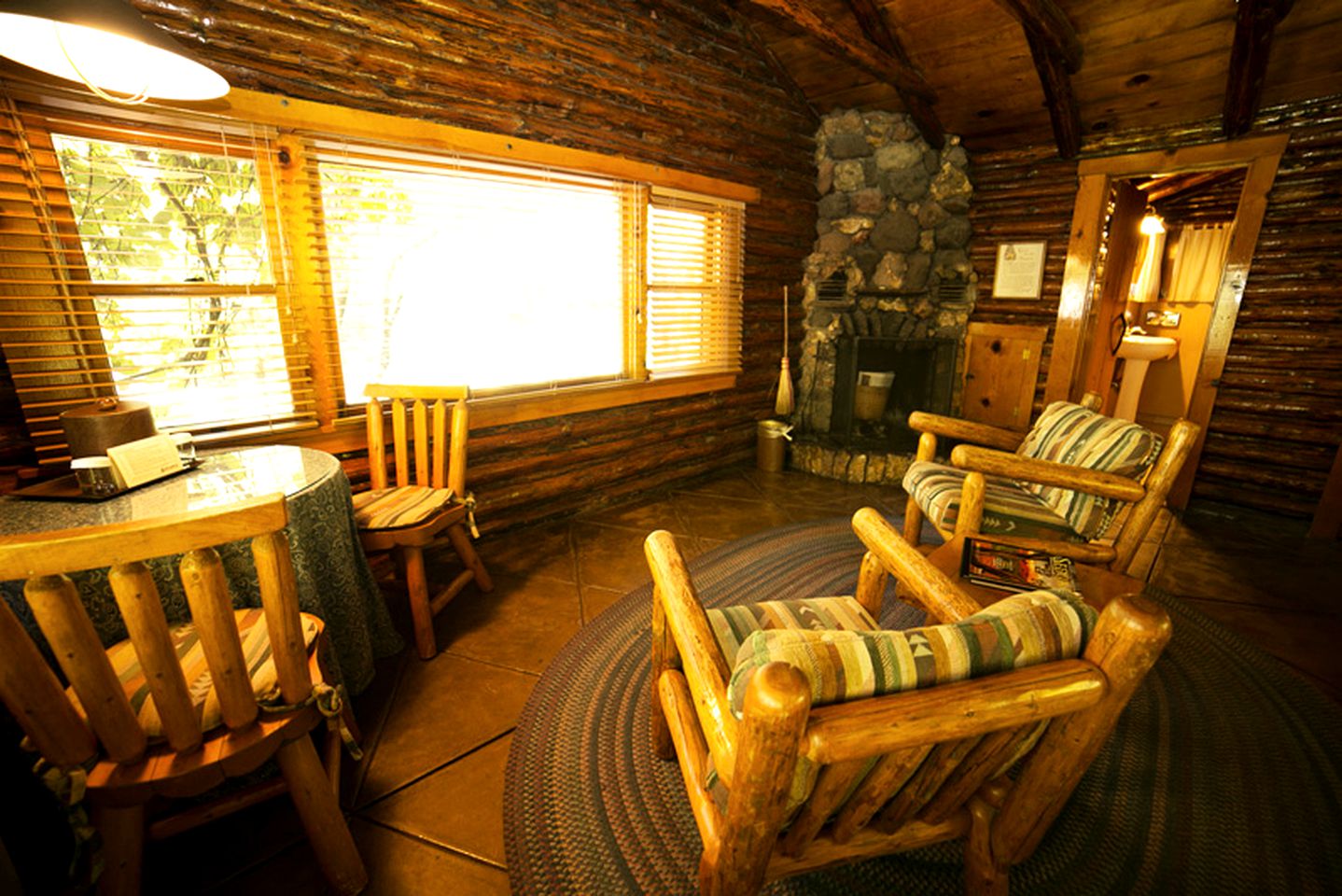 Cozy Family-Friendly Log Cabin Rental with Breakfast Included in Sedona