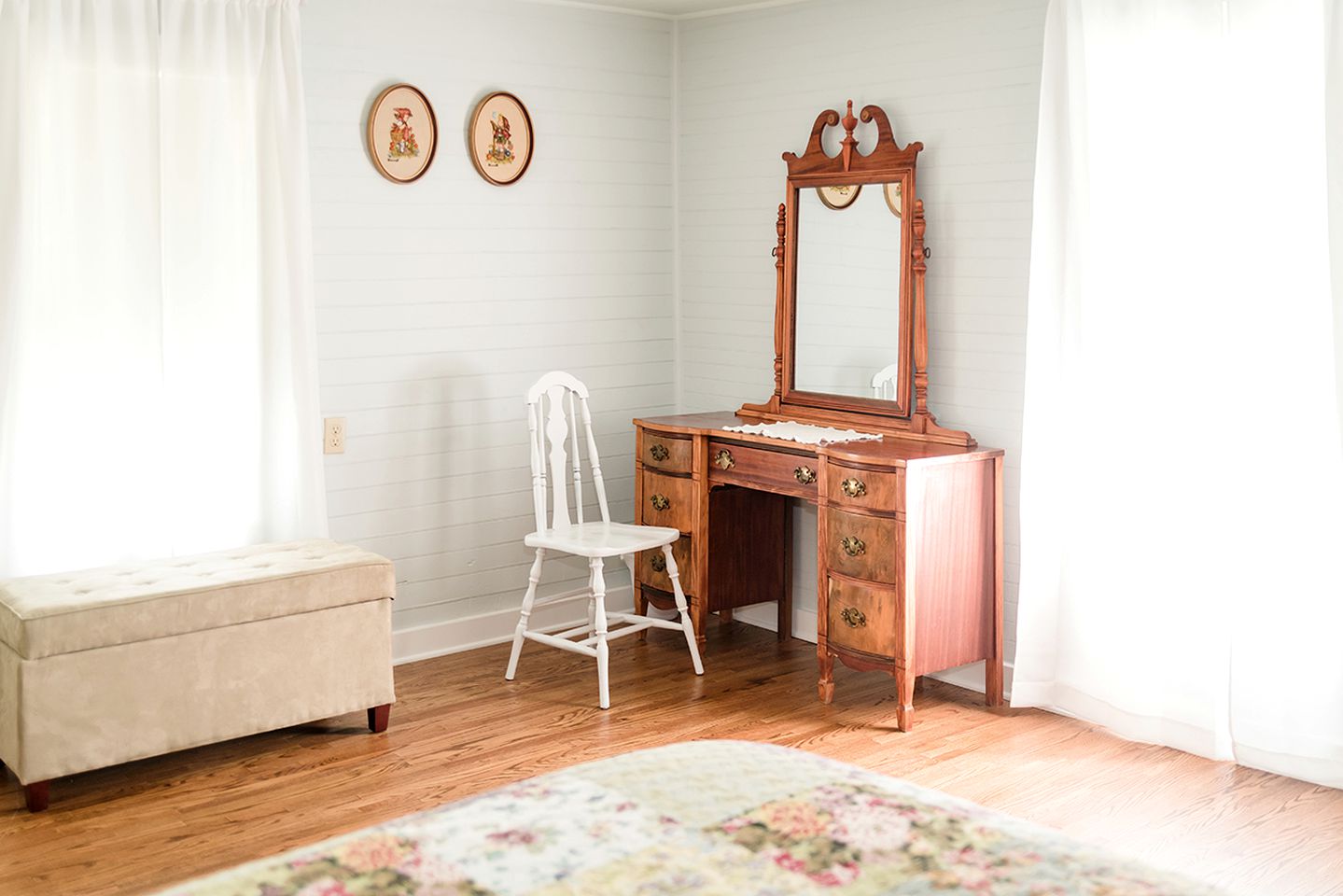 Upscale Cottage Rental for Families near Russell Creek in Greensburg, Kentucky