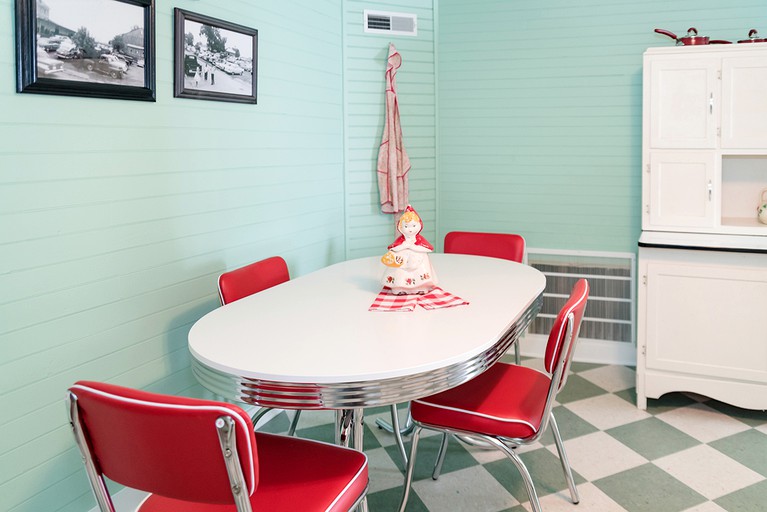 Cabins (Greensburg, Kentucky, United States)