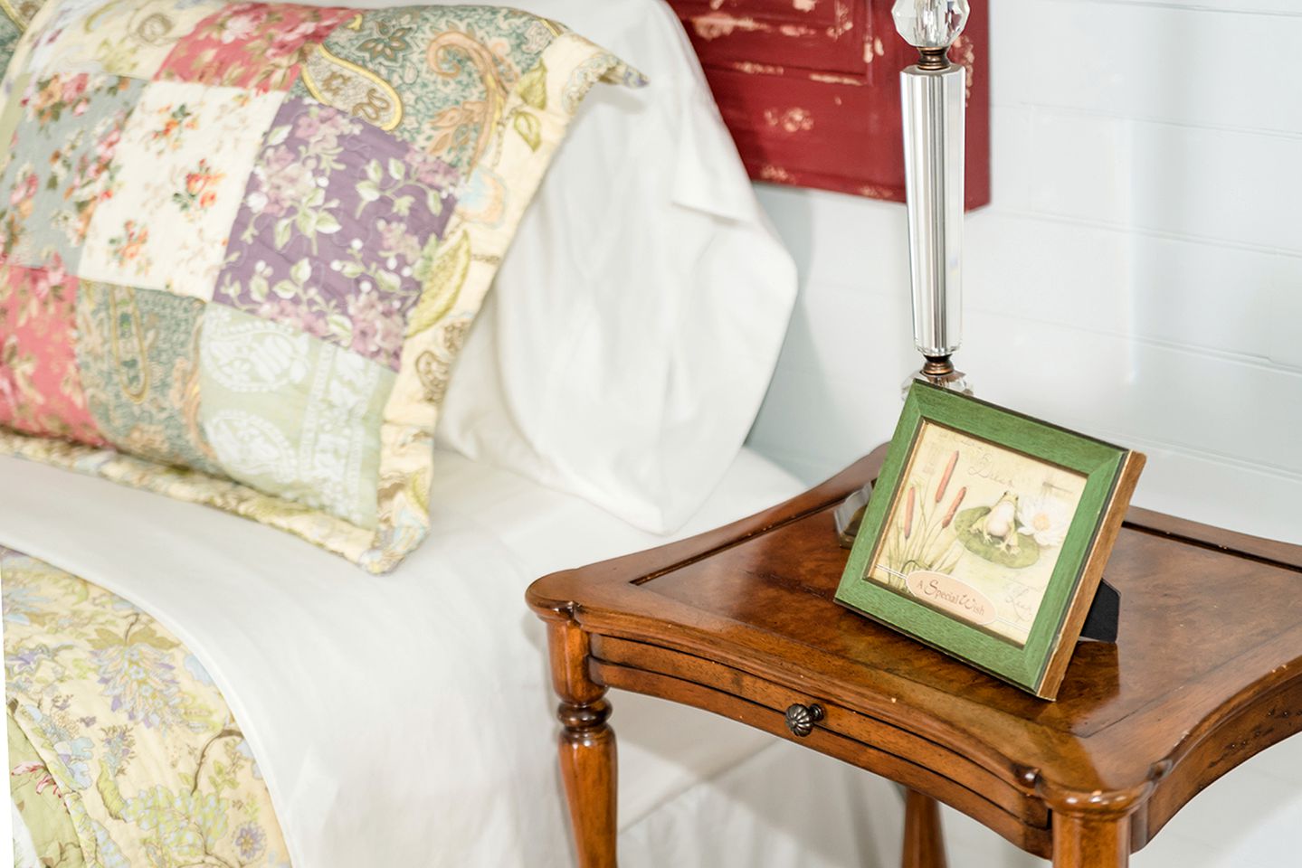 Upscale Cottage Rental for Families near Russell Creek in Greensburg, Kentucky