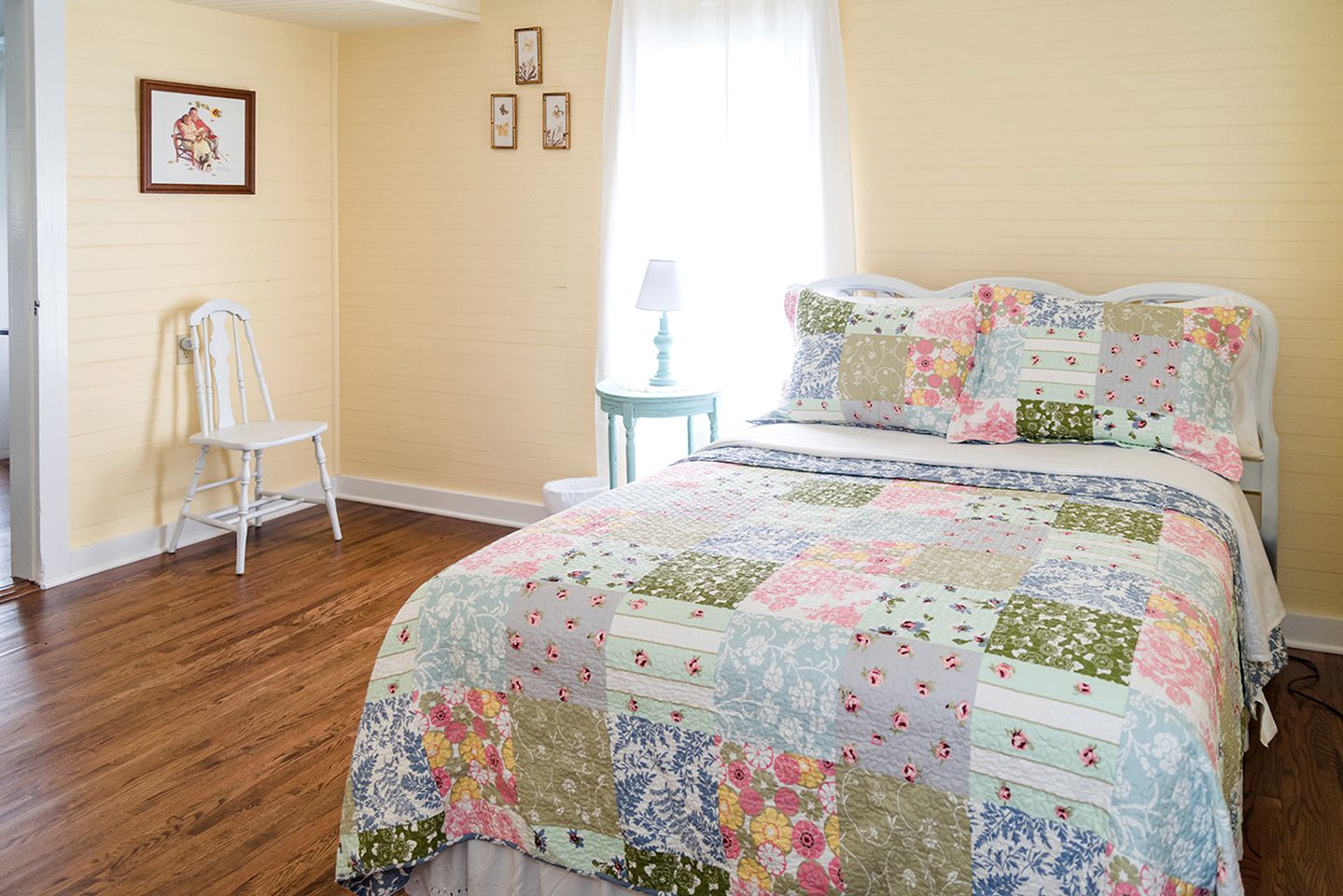 Upscale Cottage Rental for Families near Russell Creek in Greensburg, Kentucky