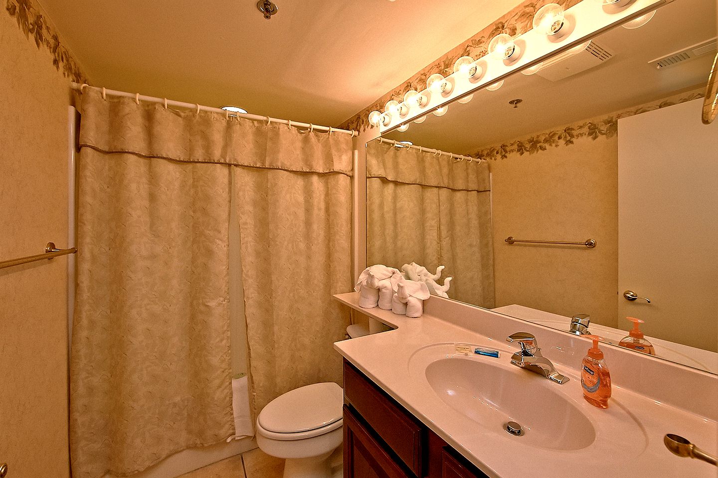 Comfortable Gatlinburg Accommodation for a Family Getaway