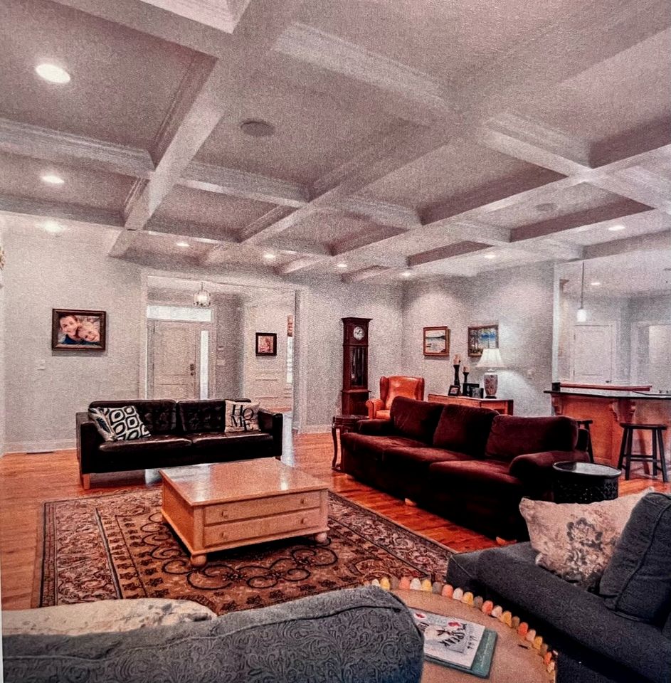 Splendid Cabin with Outdoor Pool in Tennessee