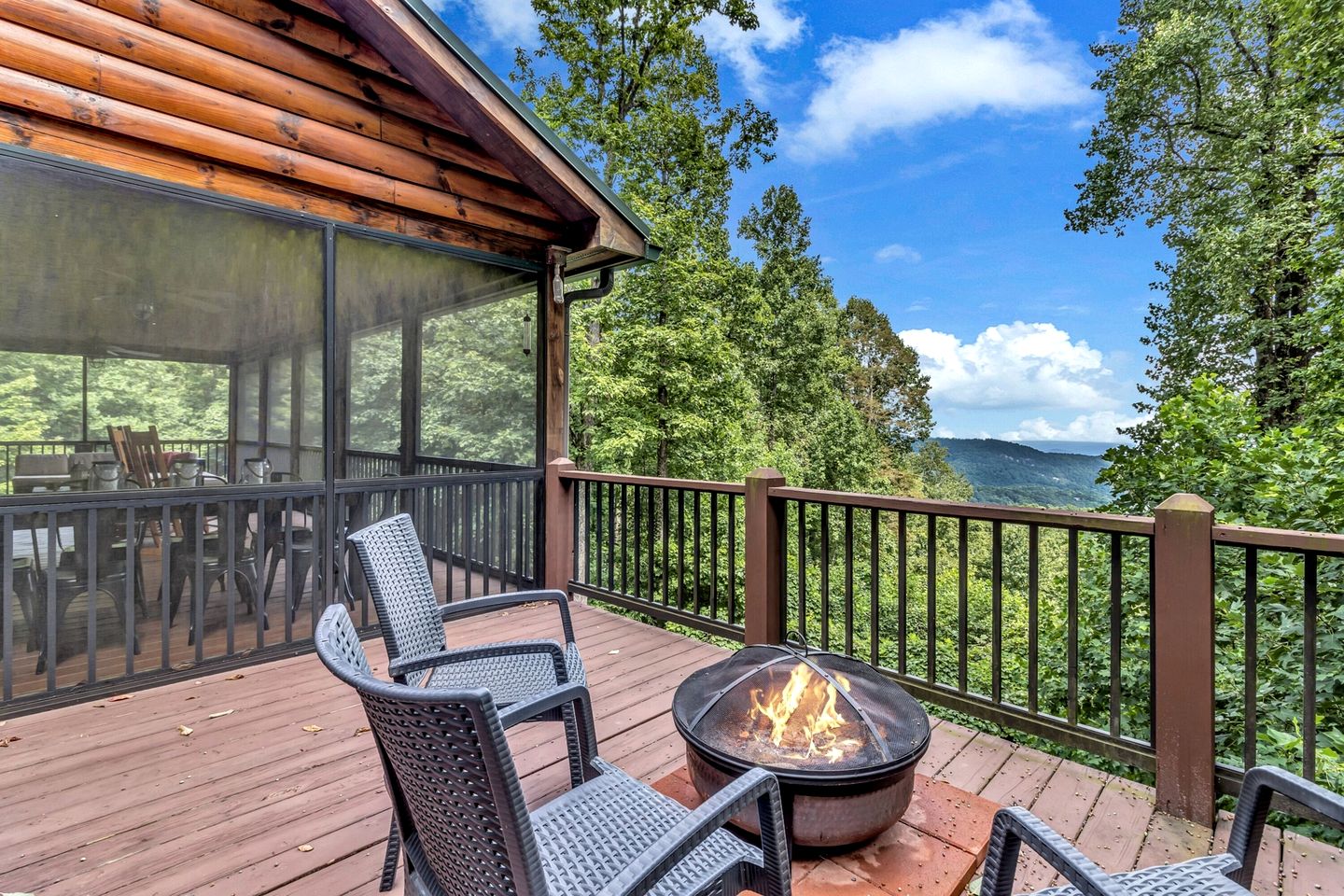 Cozy Mountain Cabin with Long-Range Views near Waterfall Park in Old Fort, NC