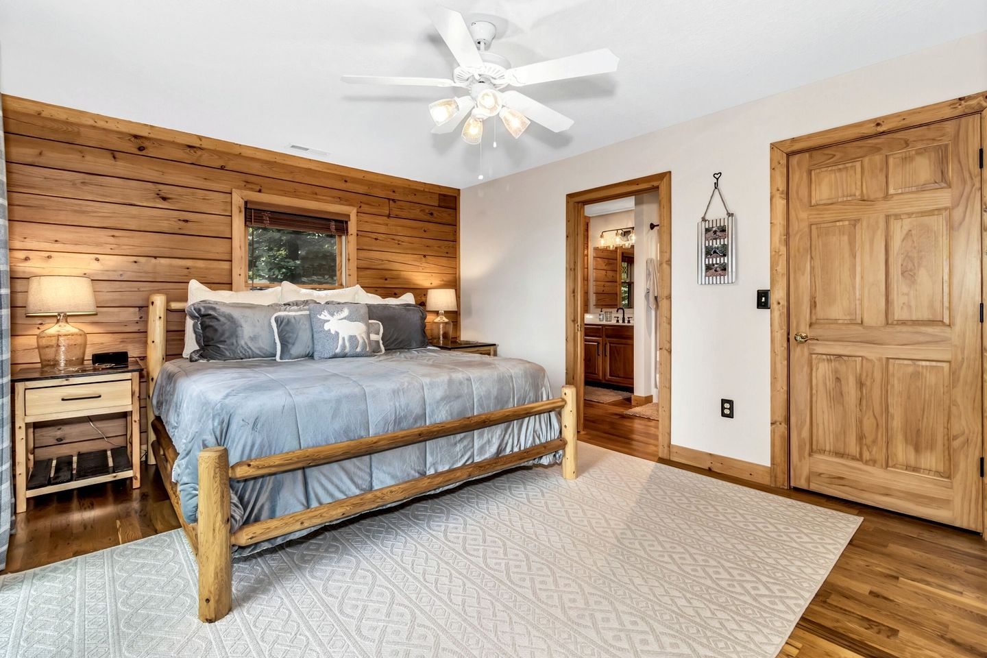 Cozy Mountain Cabin with Long-Range Views near Waterfall Park in Old Fort, NC