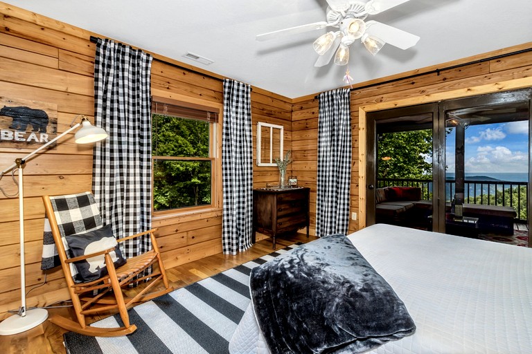 Cabins (United States of America, Old Fort, North Carolina)