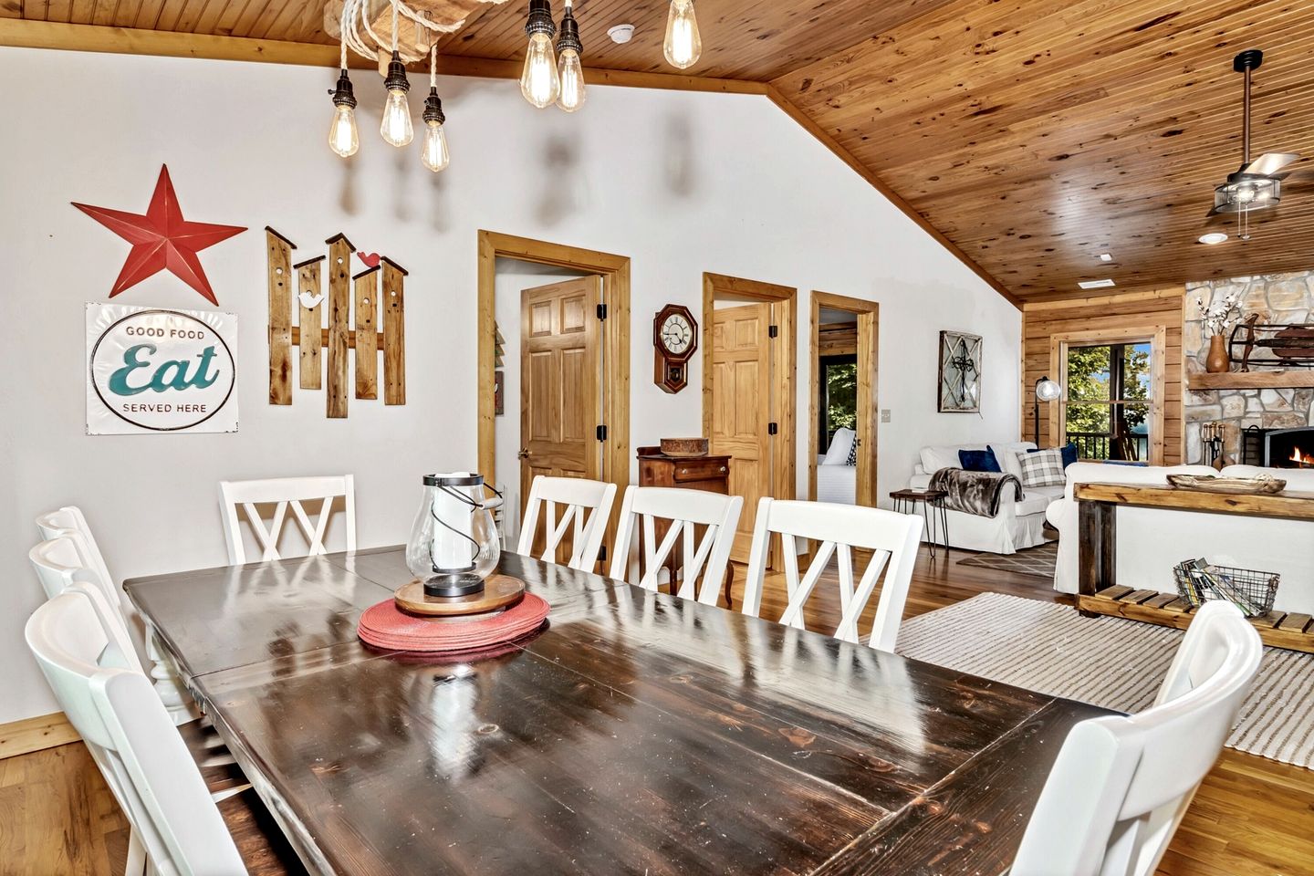 Cozy Mountain Cabin with Long-Range Views near Waterfall Park in Old Fort, NC