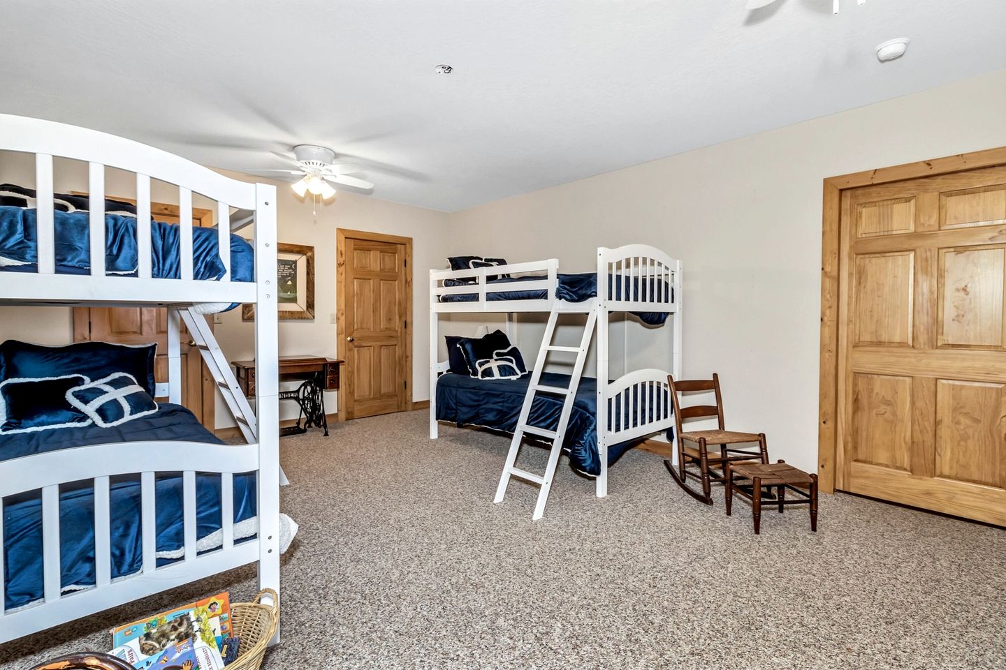 Cozy Mountain Cabin with Long-Range Views near Waterfall Park in Old Fort, NC