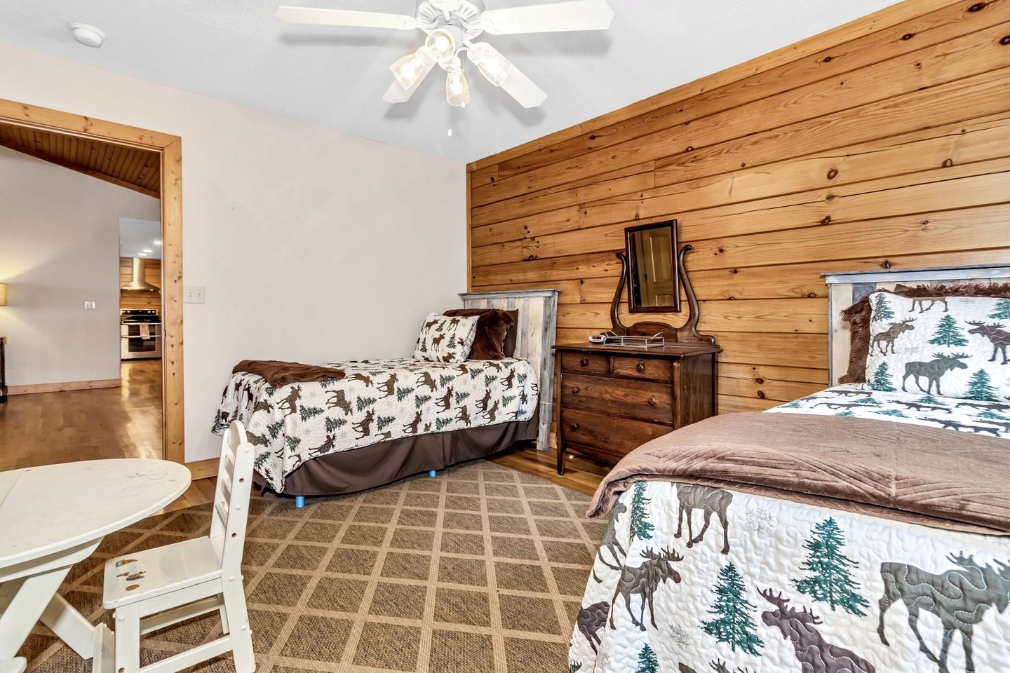 Cozy Mountain Cabin with Long-Range Views near Waterfall Park in Old Fort, NC