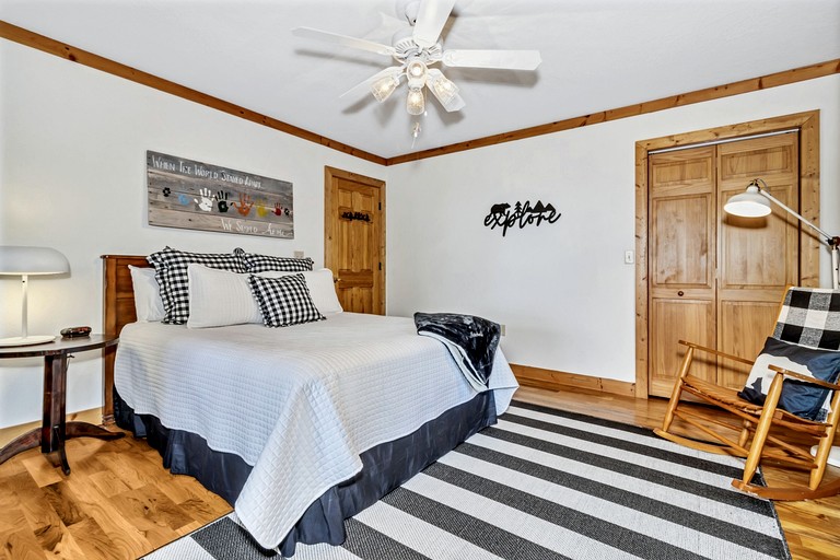 Cabins (United States of America, Old Fort, North Carolina)